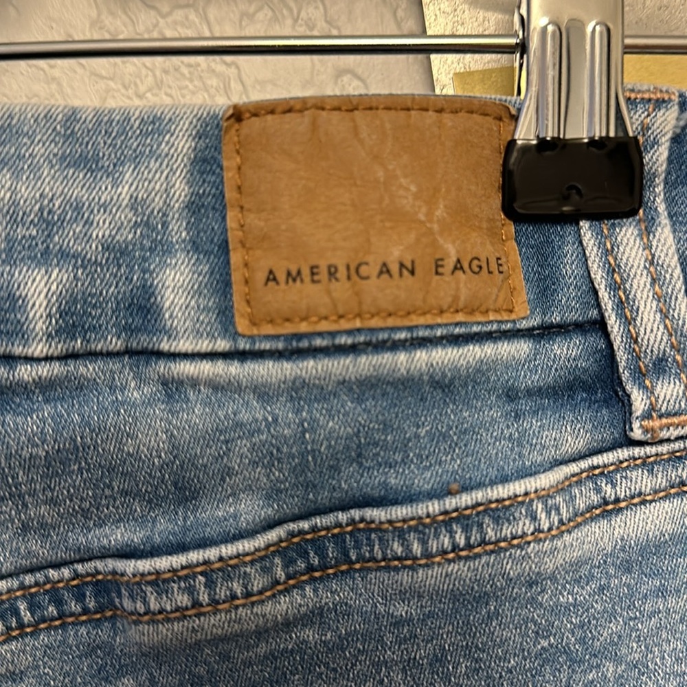 American Eagle ripped jeans. - Picture 3 of 7